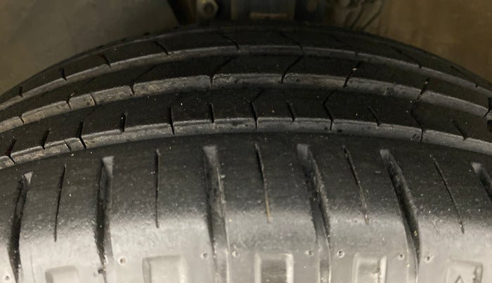 2016 Volkswagen Polo COMFORTLINE 1.2L PETROL, Petrol, Manual, 69,375 km, Left Front Tyre Tread