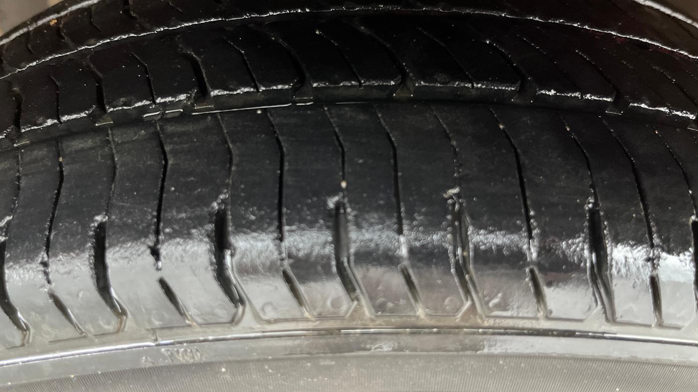 2015 Honda Brio VX AT, Petrol, Automatic, 62,075 km, Left Front Tyre Tread