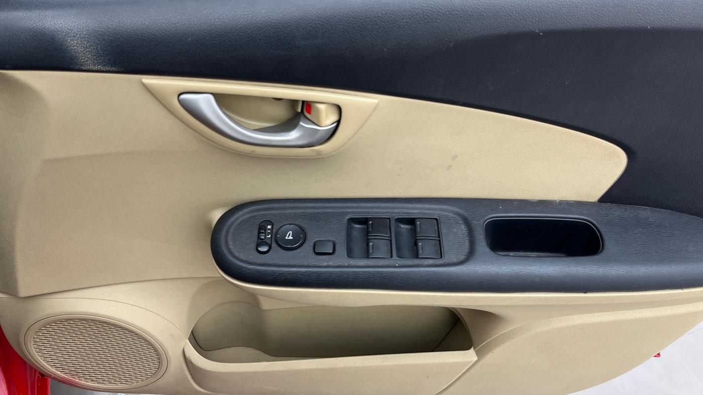 2015 Honda Brio VX AT, Petrol, Automatic, 62,075 km, Driver Side Door Panels Control