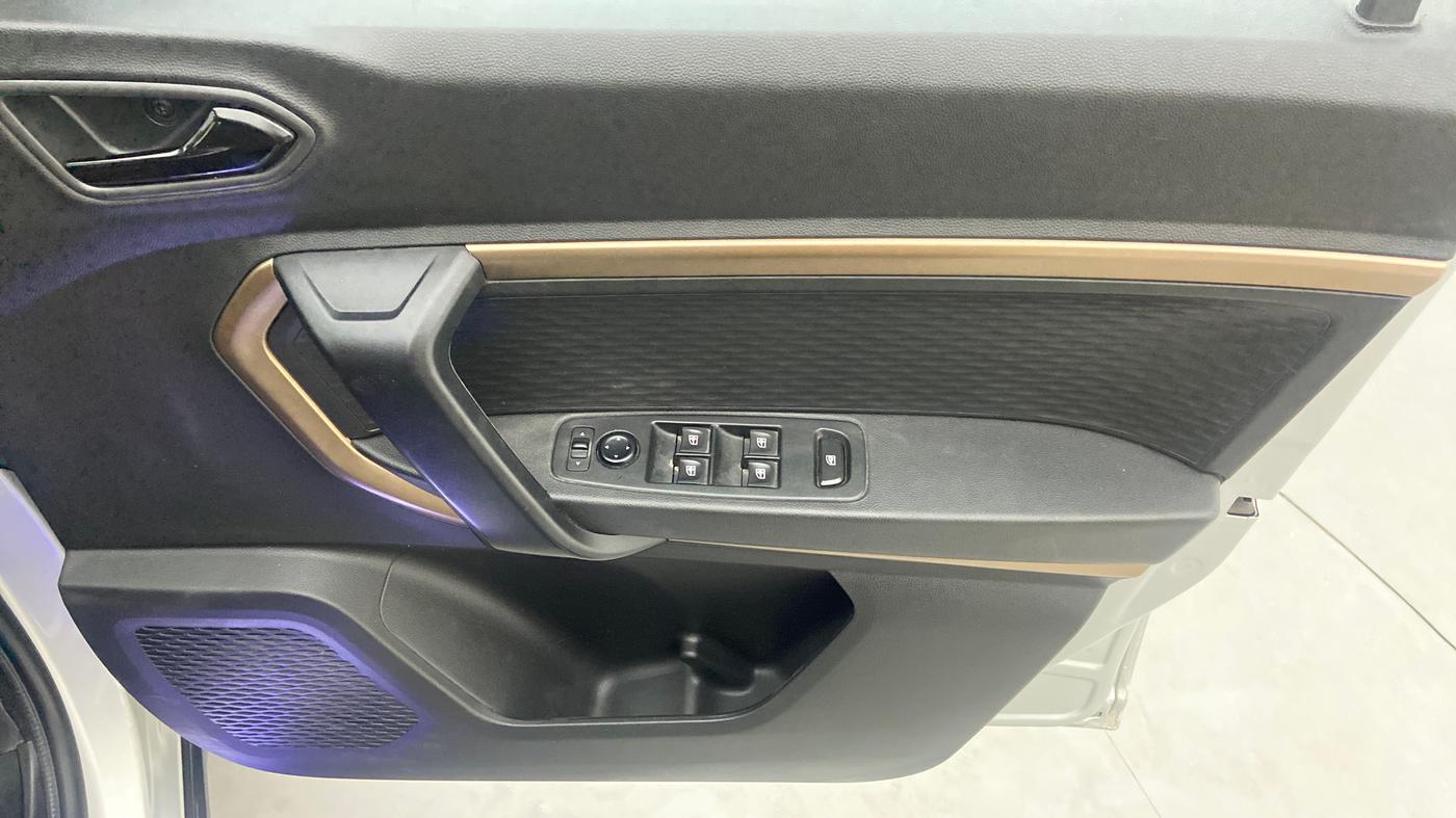 2021 Renault Kiger RXT 1.0 AMT, Petrol, Automatic, 6,673 km, Driver Side Door Panels Control