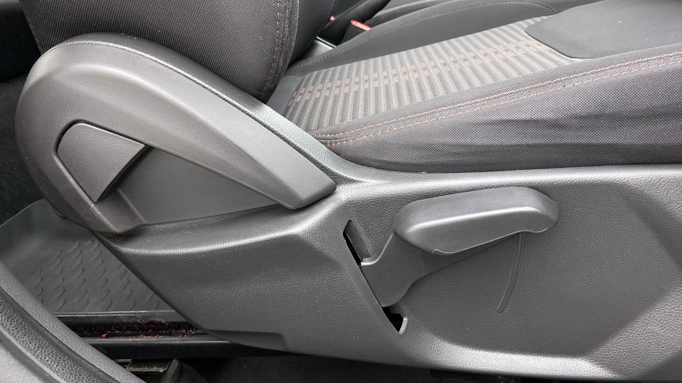 2019 Ford FREESTYLE TITANIUM 1.2 TI-VCT MT, Petrol, Manual, 20,497 km, Driver Side Adjustment Panel