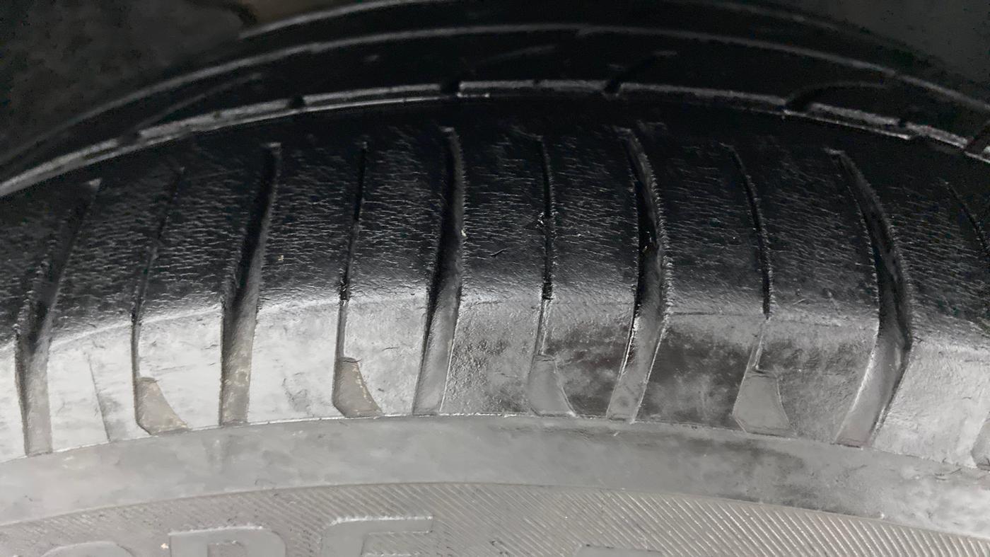 2015 Volkswagen Jetta HIGHLINE TDI AT, Diesel, Automatic, 93,455 km, Right Front Tyre Tread