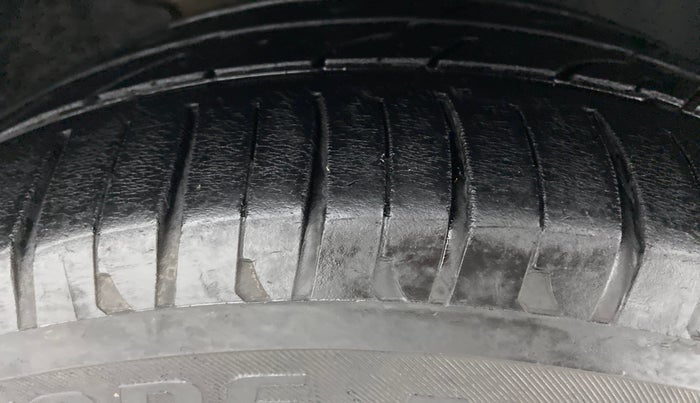 2015 Volkswagen Jetta HIGHLINE TDI AT, Diesel, Automatic, 93,455 km, Right Front Tyre Tread