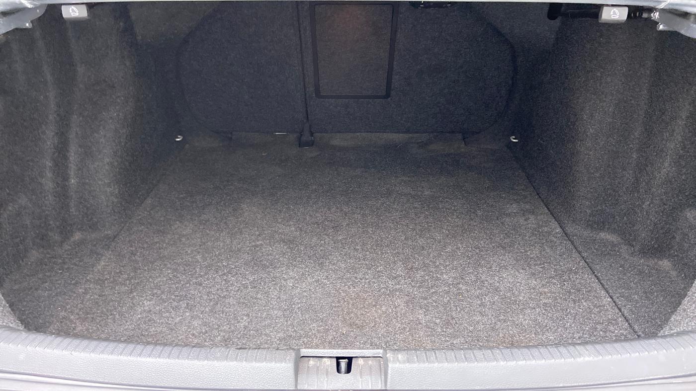 2015 Volkswagen Jetta HIGHLINE TDI AT, Diesel, Automatic, 93,455 km, Boot Inside View