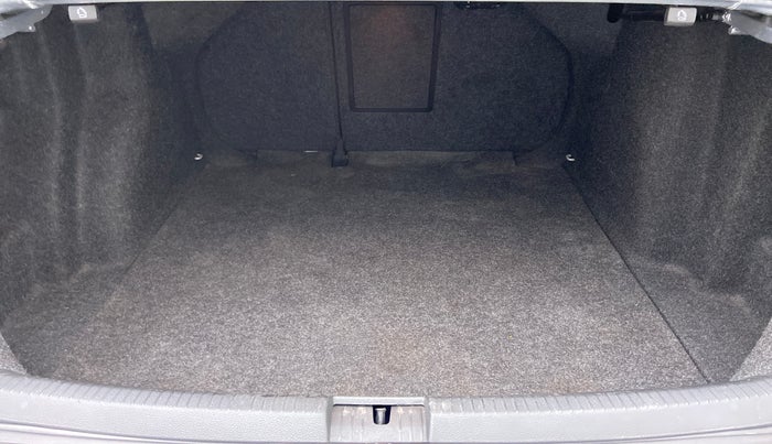2015 Volkswagen Jetta HIGHLINE TDI AT, Diesel, Automatic, 93,455 km, Boot Inside View