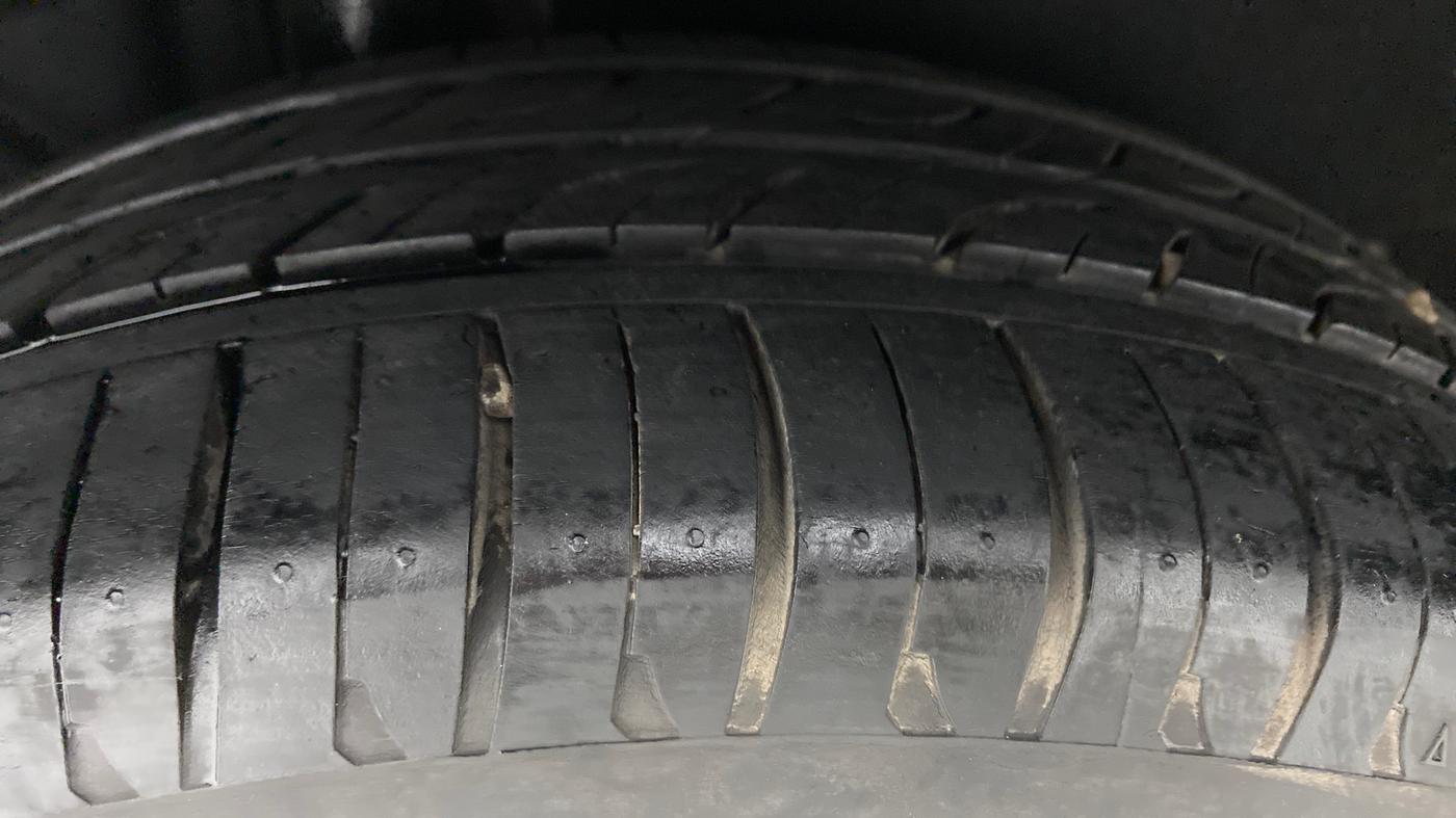 2015 Volkswagen Jetta HIGHLINE TDI AT, Diesel, Automatic, 93,455 km, Right Rear Tyre Tread