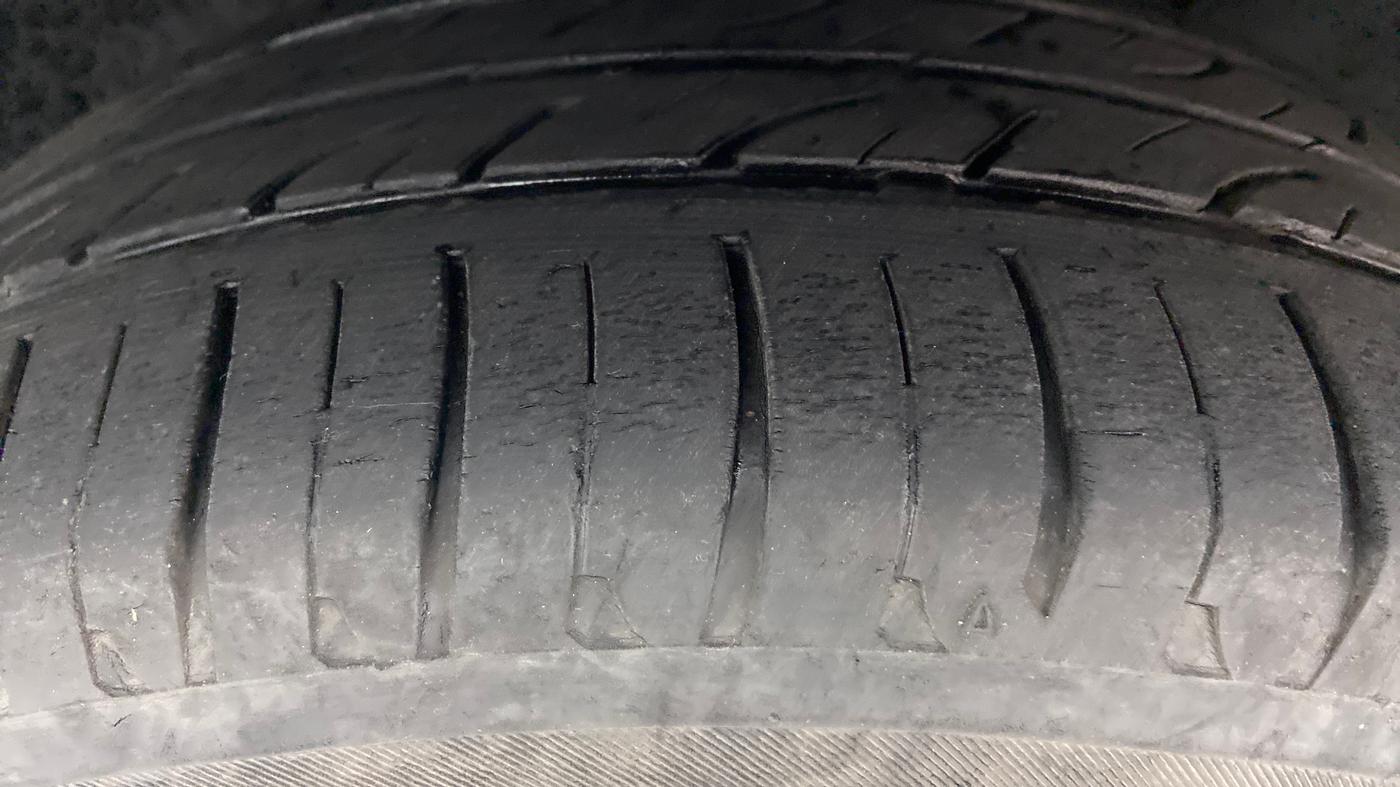 2015 Volkswagen Jetta HIGHLINE TDI AT, Diesel, Automatic, 93,455 km, Left Front Tyre Tread