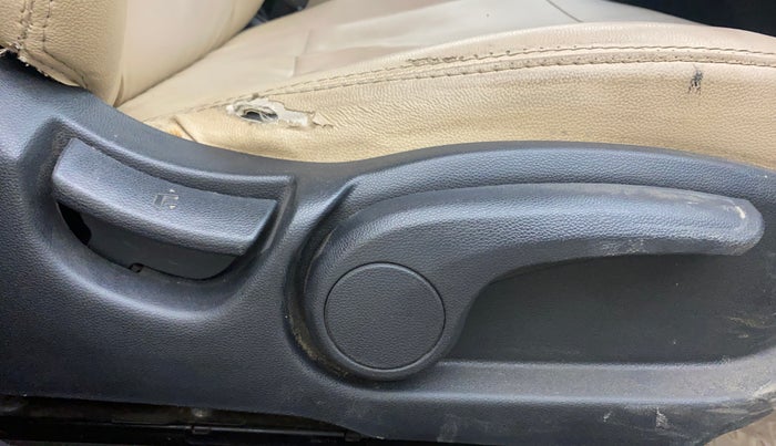 2019 Hyundai Elite i20 SPORTZ PLUS  1.2 CVT, Petrol, Automatic, 31,205 km, Driver Side Adjustment Panel