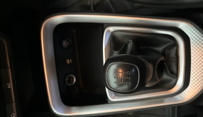 2022 KIA SONET HTK 1.2, Petrol, Manual, 42,367 km, Gear Lever