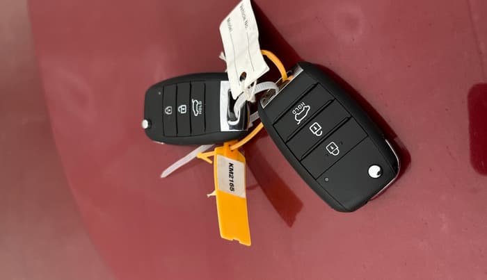 2022 KIA SONET HTK 1.2, Petrol, Manual, 42,367 km, Key Close Up