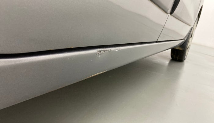 2013 Maruti Wagon R 1.0 VXI, Petrol, Manual, 64,628 km, Right running board - Slightly dented