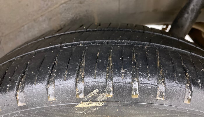 2013 Maruti Wagon R 1.0 VXI, Petrol, Manual, 64,628 km, Left Rear Tyre Tread