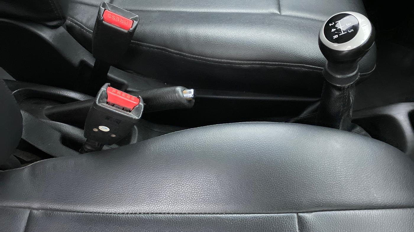 2013 Maruti Wagon R 1.0 VXI, Petrol, Manual, 64,628 km, Gear Lever