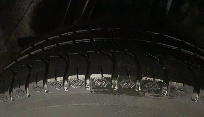 2017 Honda Jazz 1.2L I-VTEC V, Petrol, Manual, 1,16,273 km, Left Rear Tyre Tread