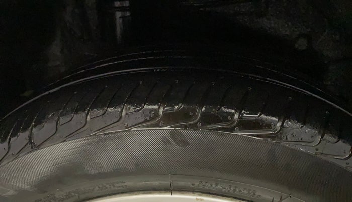 2017 Honda Jazz 1.2L I-VTEC V, Petrol, Manual, 1,16,273 km, Right Rear Tyre Tread