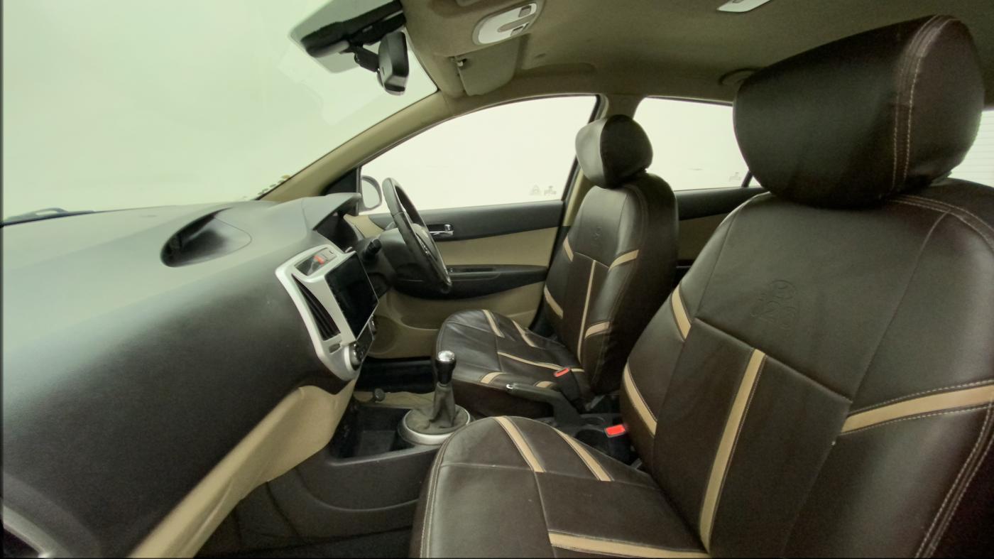 2014 Hyundai i20 SPORTZ 1.2, Petrol, Manual, 33,886 km, Right Side Front Door Cabin