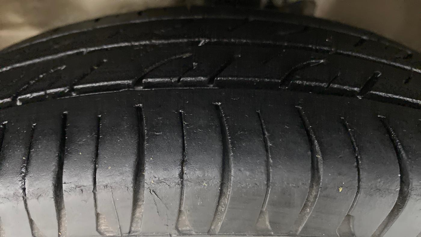 2016 Maruti Wagon R 1.0 LXI CNG, CNG, Manual, 87,808 km, Left Front Tyre Tread