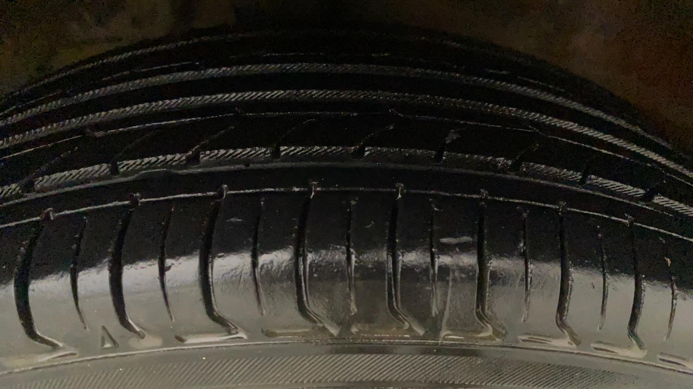 2015 Maruti Alto K10 VXI AMT, Petrol, Automatic, 57,838 km, Right Front Tyre Tread
