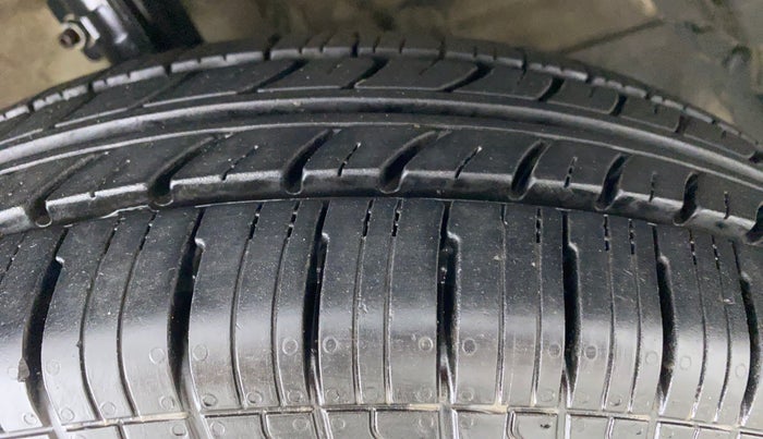 2013 Maruti Swift Dzire VXI, Petrol, Manual, 86,127 km, Right Front Tyre Tread
