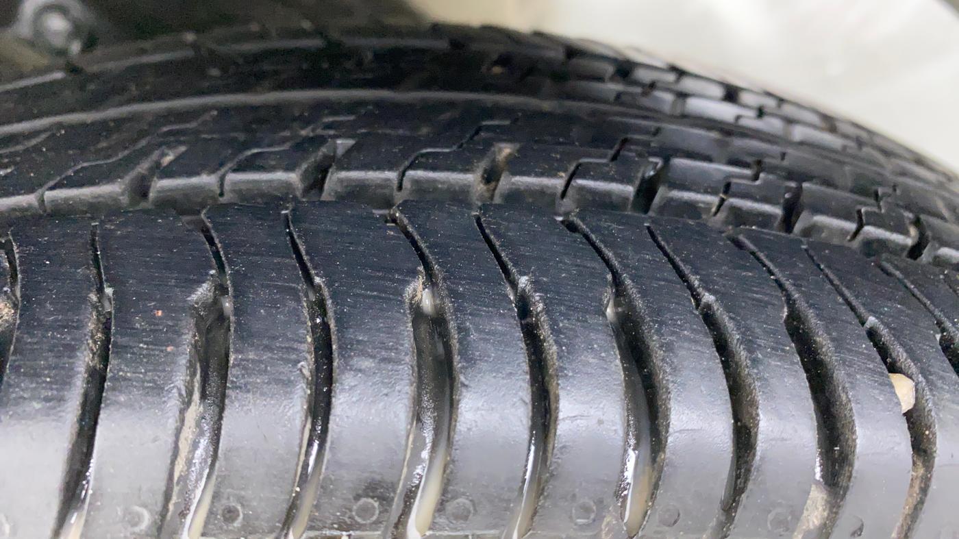 2013 Maruti Swift Dzire VXI, Petrol, Manual, 86,127 km, Left Rear Tyre Tread