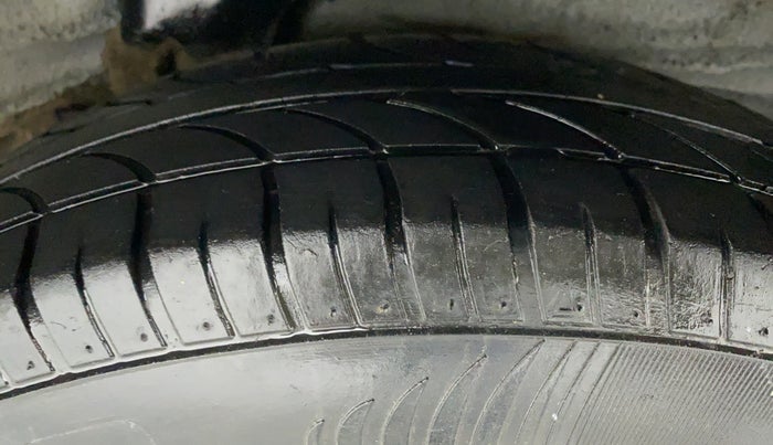 2010 Hyundai i10 SPORTZ 1.2 AT, Petrol, Automatic, 38,762 km, Left Rear Tyre Tread