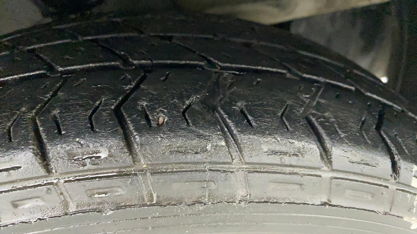 2010 Hyundai i10 SPORTZ 1.2 AT, Petrol, Automatic, 38,762 km, Right Front Tyre Tread