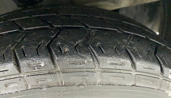 2010 Hyundai i10 SPORTZ 1.2 AT, Petrol, Automatic, 38,762 km, Right Front Tyre Tread