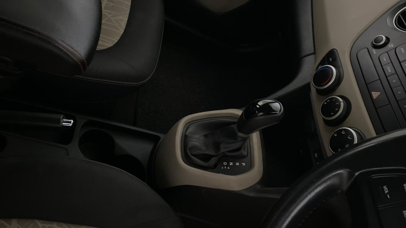 2016 Hyundai Grand i10 ASTA AT 1.2 KAPPA VTVT, Petrol, Automatic, 24,850 km, Gear Lever