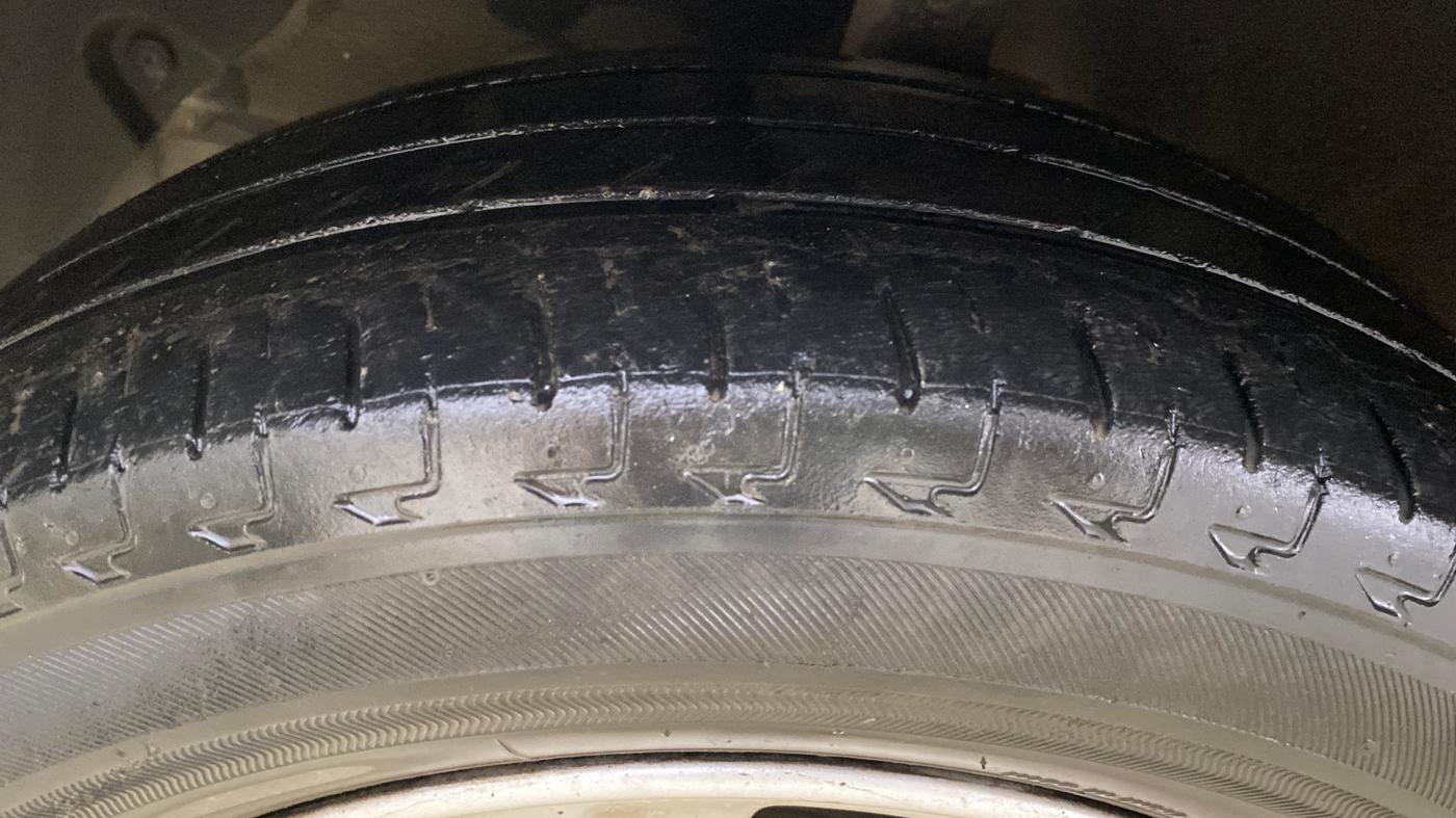 2016 Hyundai Grand i10 ASTA AT 1.2 KAPPA VTVT, Petrol, Automatic, 24,850 km, Left Front Tyre Tread