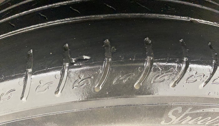 2022 KIA CARENS PRESTIGE PLUS 1.5 DIESEL 7 STR, Diesel, Manual, 33,074 km, Left Front Tyre Tread