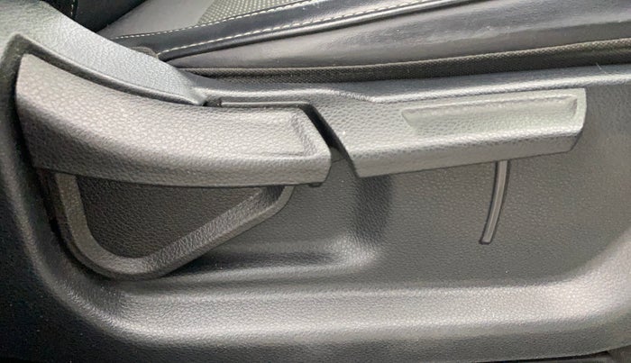 2022 KIA CARENS PRESTIGE PLUS 1.5 DIESEL 7 STR, Diesel, Manual, 33,074 km, Driver Side Adjustment Panel