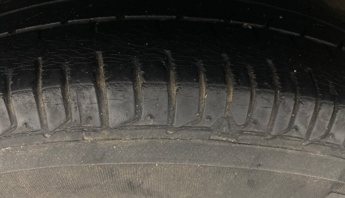 2014 Hyundai i10 SPORTZ 1.1, Petrol, Manual, 64,534 km, Right Rear Tyre Tread