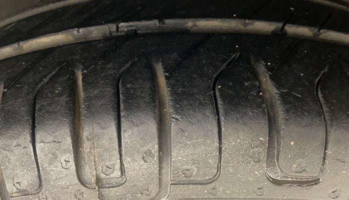 2014 Hyundai i10 SPORTZ 1.1, Petrol, Manual, 64,534 km, Right Front Tyre Tread