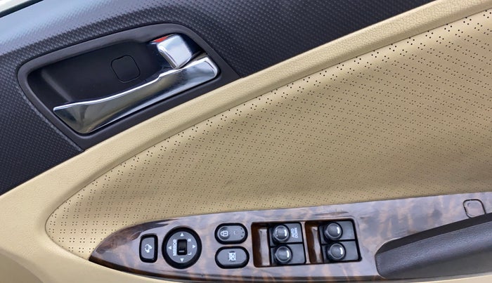 2013 Hyundai Verna FLUIDIC 1.6 VTVT SX OPT AT, Petrol, Automatic, 87,219 km, Driver Side Door Panels Control