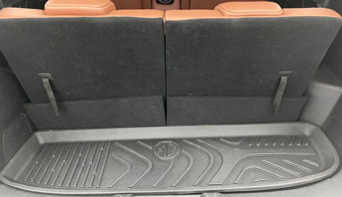 2022 MG HECTOR PLUS SHARP 1.5 PETROL TURBO CVT 6-STR, Petrol, Automatic, 57,086 km, Boot Inside