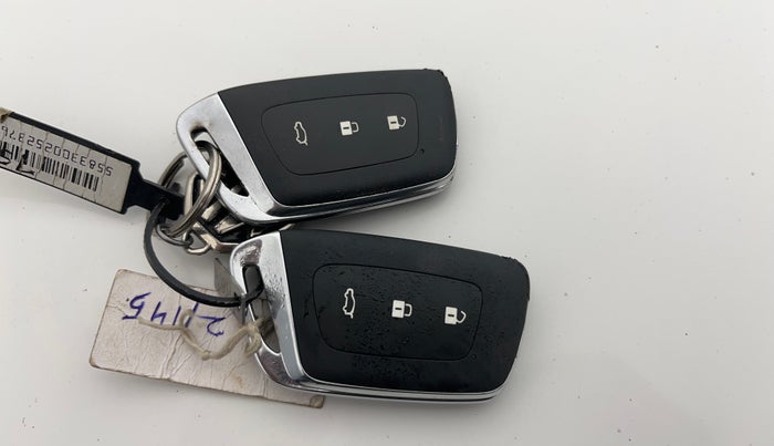 2022 MG HECTOR PLUS SHARP 1.5 PETROL TURBO CVT 6-STR, Petrol, Automatic, 57,086 km, Key Close Up