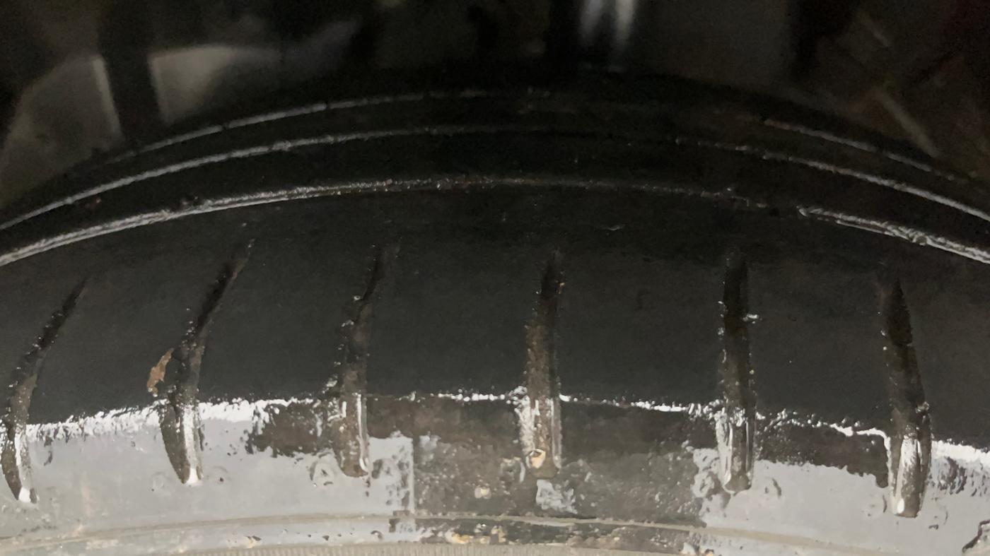 2022 MG HECTOR PLUS SHARP 1.5 PETROL TURBO CVT 6-STR, Petrol, Automatic, 57,165 km, Left Front Tyre Tread