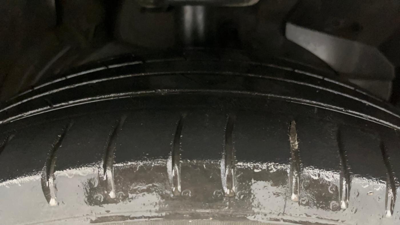 2022 MG HECTOR PLUS SHARP 1.5 PETROL TURBO CVT 6-STR, Petrol, Automatic, 57,165 km, Right Front Tyre Tread