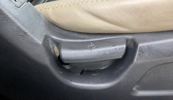 2018 Hyundai Elite i20 MAGNA EXECUTIVE CVT, Petrol, Automatic, 45,795 km, Driver Side Adjustment Panel