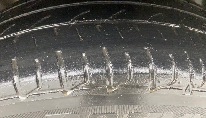 2018 Hyundai Elite i20 MAGNA EXECUTIVE CVT, Petrol, Automatic, 45,795 km, Right Front Tyre Tread