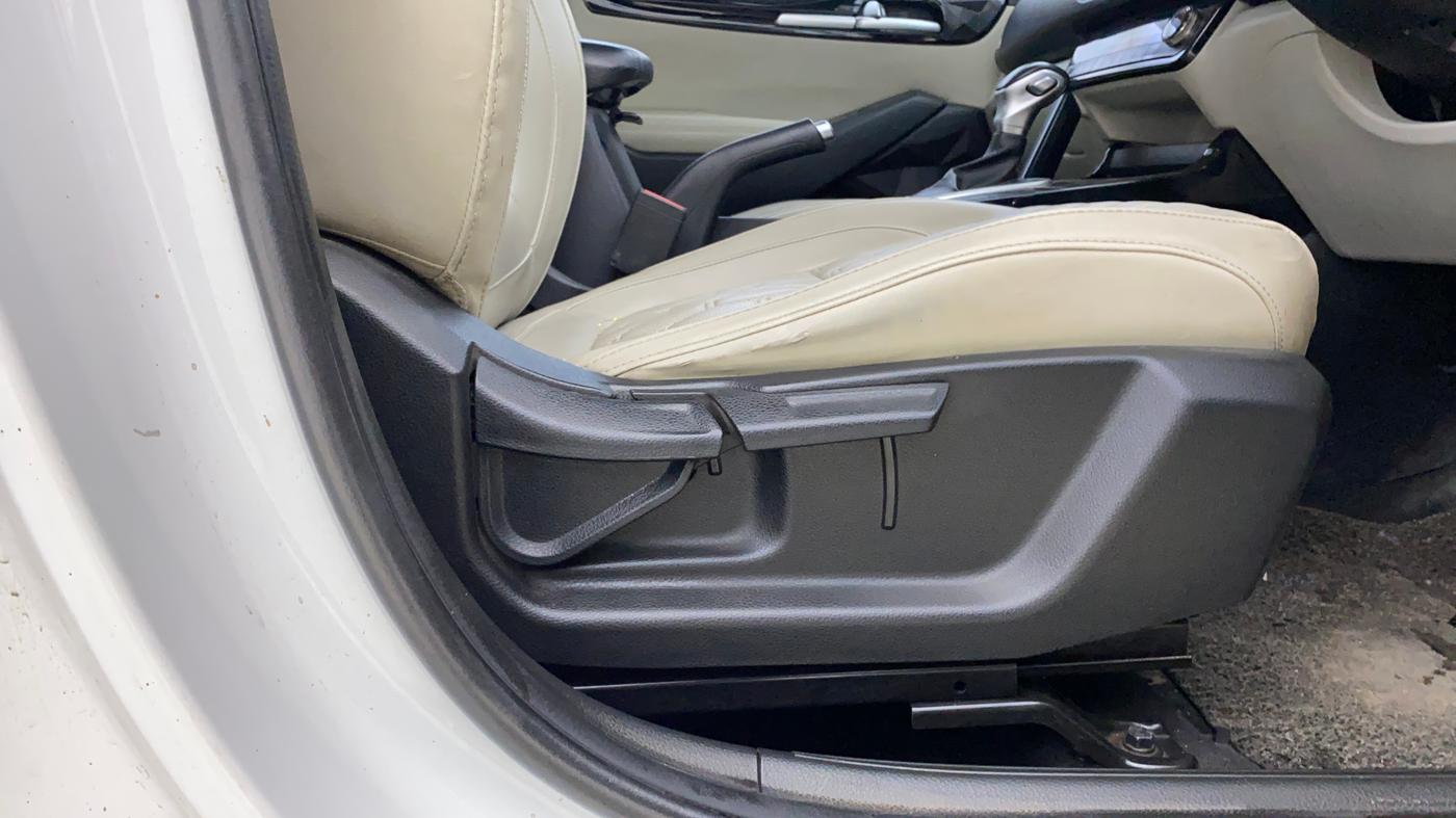 2020 KIA SELTOS HTX IVT 1.5 PETROL, Petrol, Automatic, 1,37,586 km, Driver Side Adjustment Panel