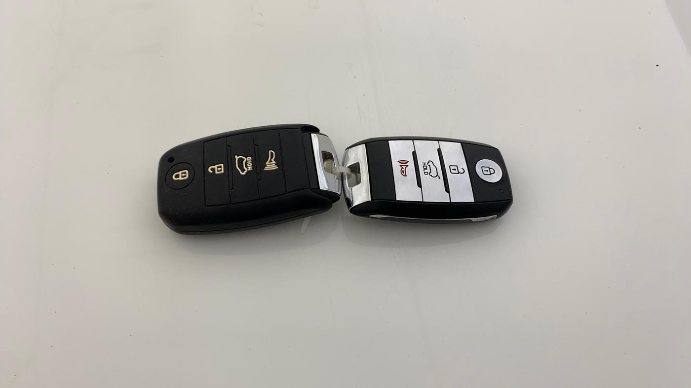 2020 KIA SELTOS HTX IVT 1.5 PETROL, Petrol, Automatic, 1,37,586 km, Key Close Up