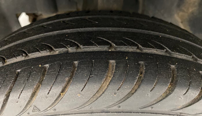2014 Datsun Go T, Petrol, Manual, 70,320 km, Left Front Tyre Tread