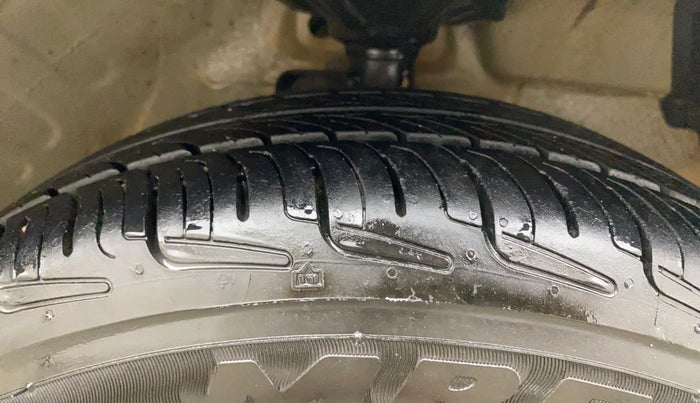 2016 Maruti Celerio VXI, Petrol, Manual, 1,44,177 km, Right Front Tyre Tread
