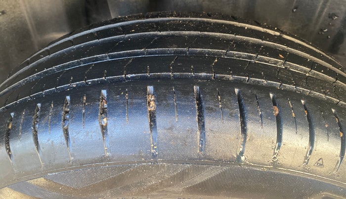 2023 Maruti Baleno ALPHA PETROL 1.2, Petrol, Manual, 27,757 km, Right Rear Tyre Tread