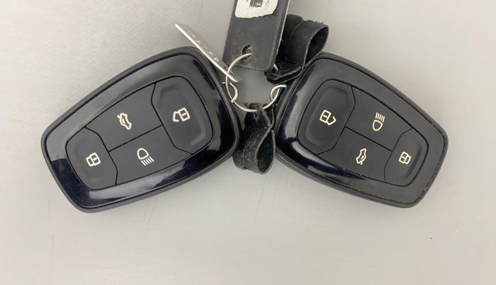 2022 Tata PUNCH CREATIVE  MT, Petrol, Manual, 44,573 km, Key Close Up