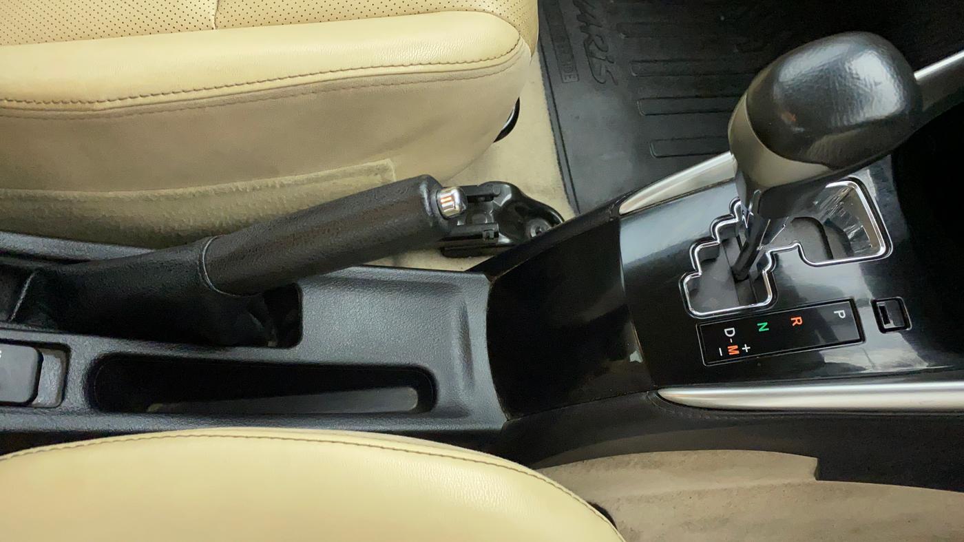 2018 Toyota YARIS VX CVT, Petrol, Automatic, 79,642 km, Gear Lever