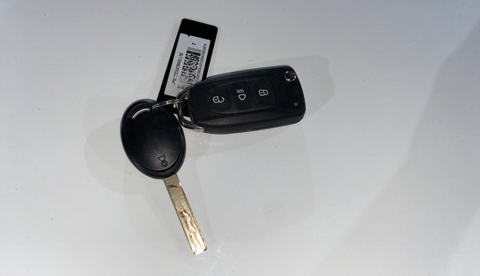 2025 Tata NEXON Pure S 1.2 iCNG, CNG, Manual, 23,295 km, Key Close Up