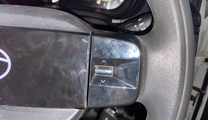 2025 Tata NEXON Pure S 1.2 iCNG, CNG, Manual, 23,295 km, Adaptive Cruise Control