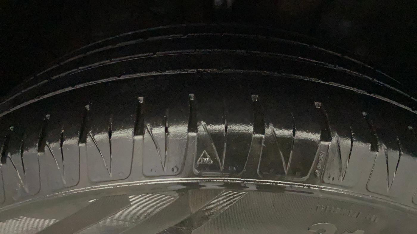 2019 Hyundai VENUE SX 1.0 TURBO, Petrol, Manual, 1,25,229 km, Right Front Tyre Tread
